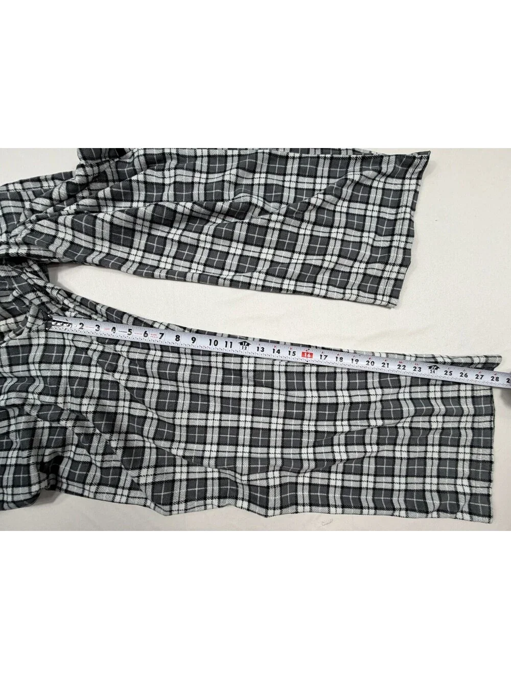 Izod Men's XL Sleepwear Lounge Pants Black and White Plaid